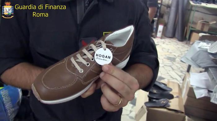 Gdf: sequestrate 140mila paia scarpe taroccate a Napoli