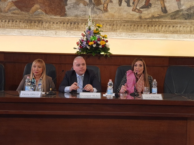 Da destra la dott.ssa Lucia Pirone, il Filosofo Giuseppe Reale e la psicologa Vanna Grillo