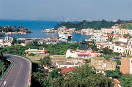 Panorama di Ischia PortoFoto assessorato al Turismo regione Campania