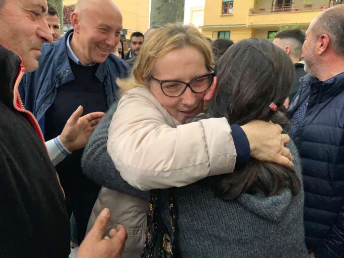 Abbraccio Piccoli