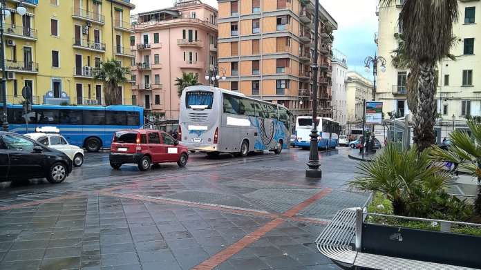 Bus piazza XXIV Maggio