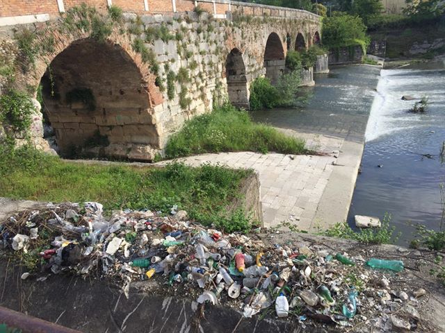 Immondizia Ponte Leproso 01