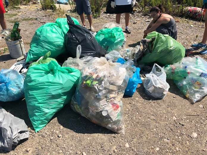 Buste immondizia spiaggia Salerno