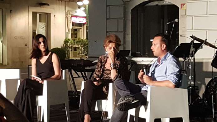 Francesca Nardi presenta giornalisti sul pisello e dintorni 02
