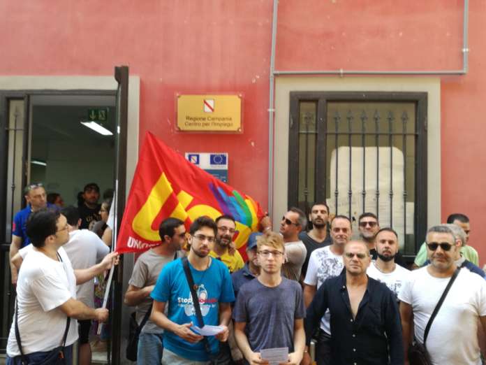 I lavoratori Apu occpuano il centro per l'impiegogo