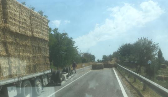 caduta balle di fieno2