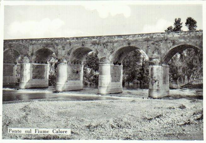 ponte sul fiume calore