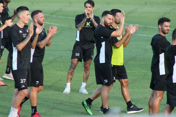 Coda applaude