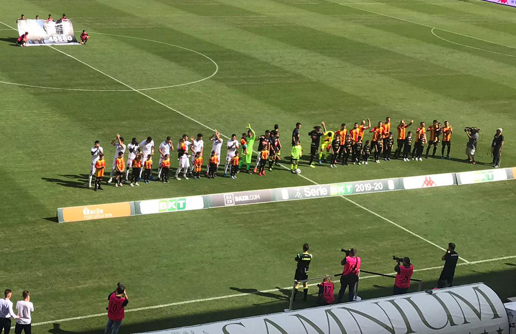 entrata in campo benevento-cosenza