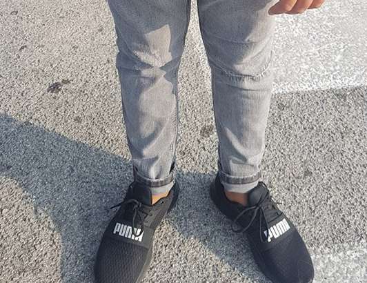 jeans strappati