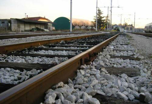linea ferroviaria treno