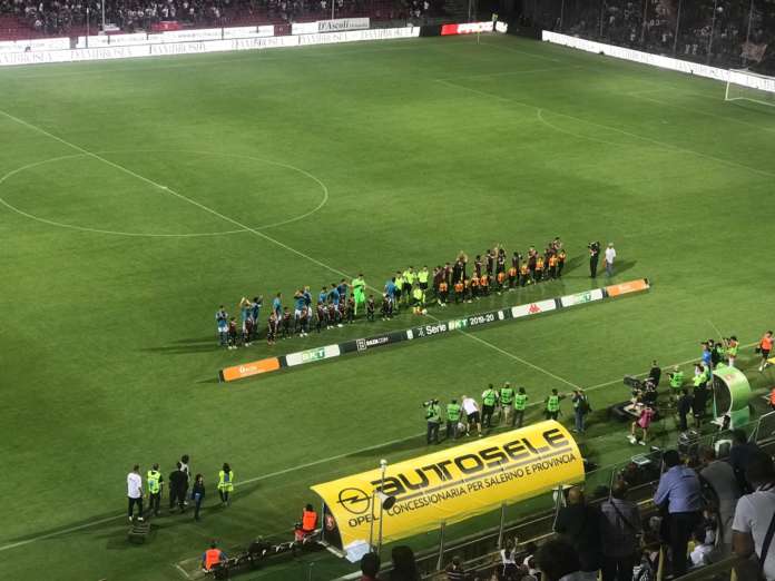 salernitana - benevento ingresso in campo