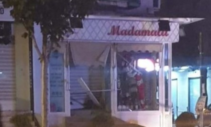 Bomba-del-racket-nella-notte-contro-negozio-di-abbigliamento-a