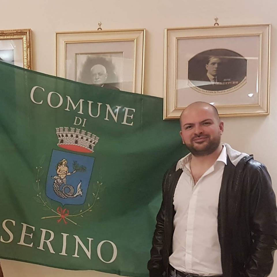Foto Marcello Rocco bandiera Comune di Serino
