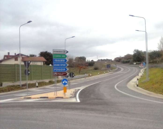 Strada_Statale_90var_-_km0_-_Italy