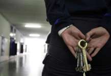 Violenze in carcere: al via nuove regole sulle perquisizioni. Protesta dell’Osapp