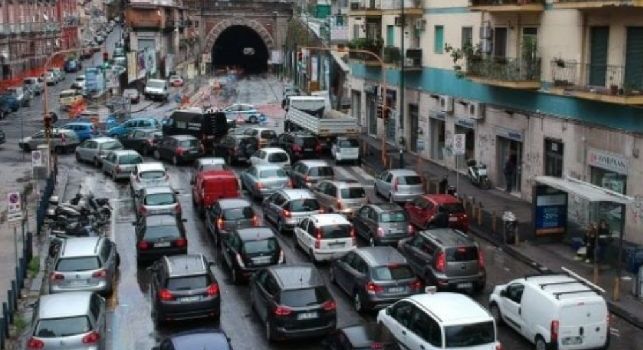Inquinamento, disastro Napoli: male trasporti e verde pubblico