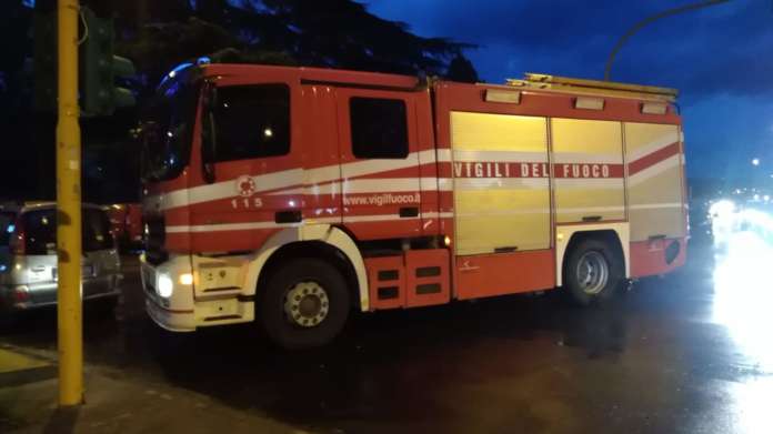 Incendio auto Guacci 03 - Vigili del Fuoco