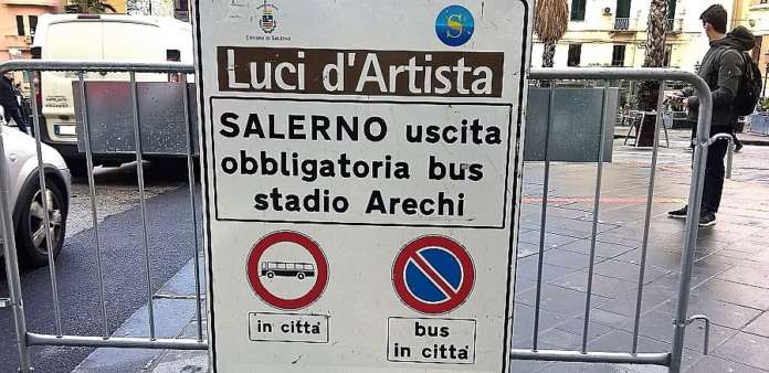 Luci divieto bus