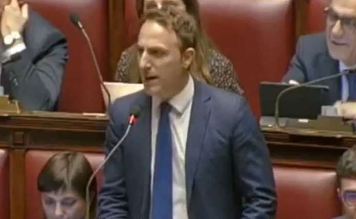 Piero De Luca in aula