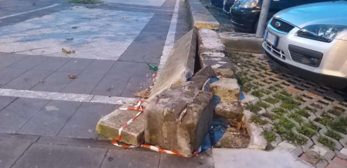 Salerno muretto parcheggio