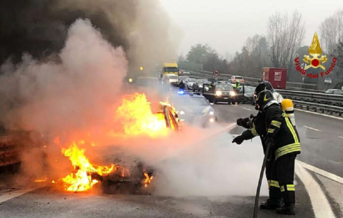 auto fiamme