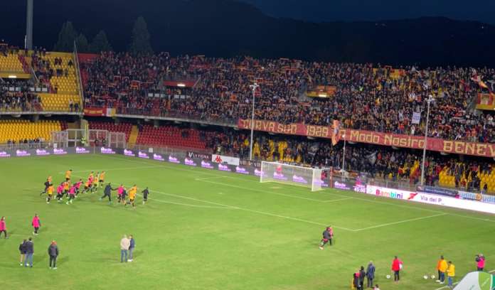 esultanza benevento curva sud