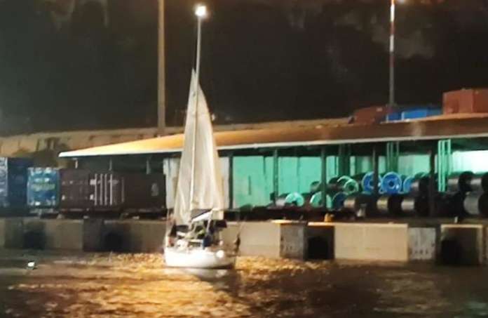 salerno guardia costiera barca a vela