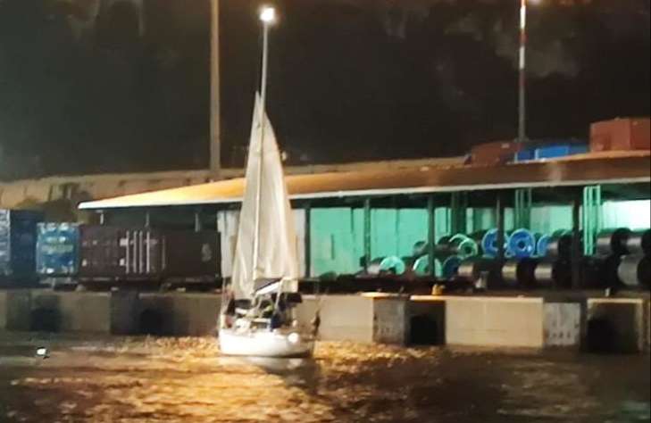 salerno guardia costiera barca a vela