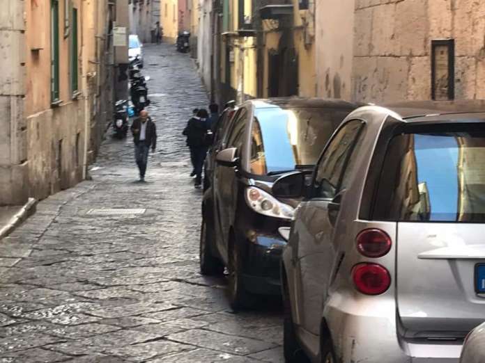via Tasso paletti Salerno 02