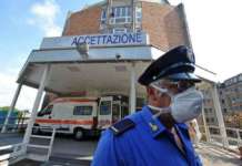 Bimbo grave a Napoli per meningite e sospetta tubercolosi: è psicosi tra i genitori