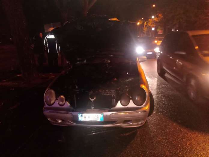 auto in fiamme