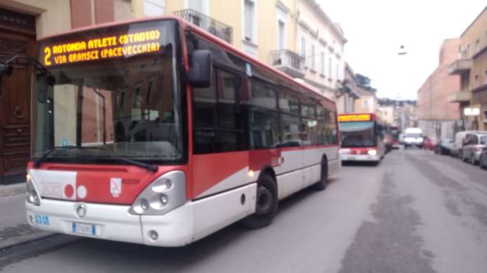 autobus in panne via Rummo (3)