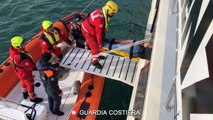guardia costiera porto salerno 1