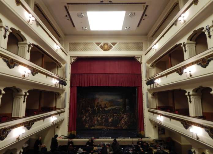 CAPUA Lo splendido interno del Teatro RICCIARDI