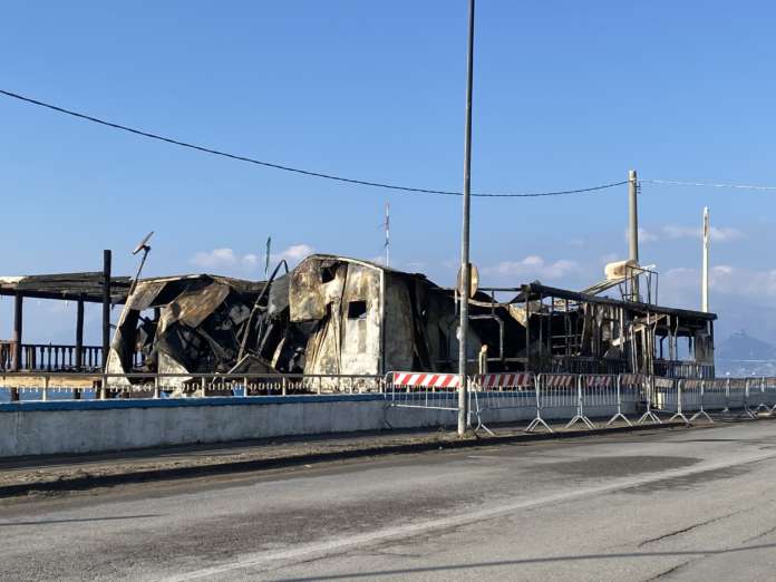 Incendio Lido La Vela 01