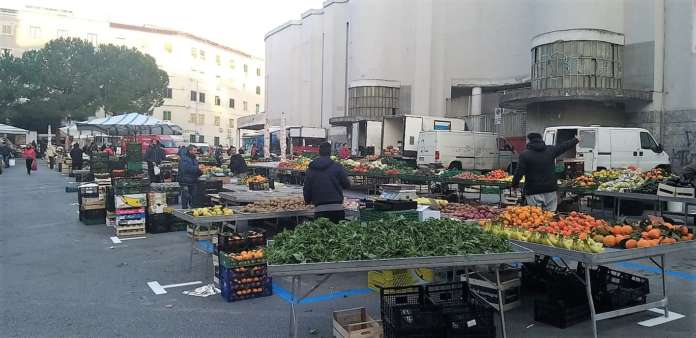 Mercato Vestuti