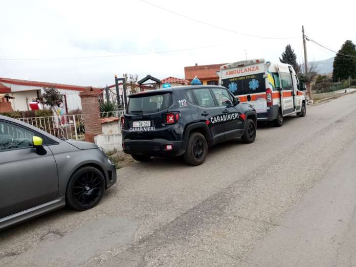 Suicidio Calvi carabinieri ambulanza