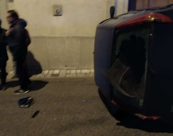 auto ribaltata