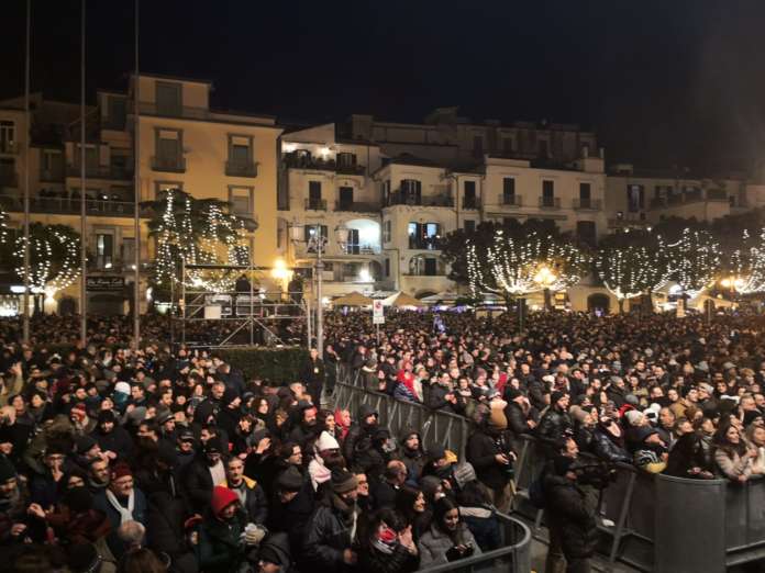 concerto capodanno piazza amendola salerno (1)