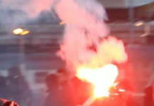 Fumogeno sugli spalti durante incontro di calcio: denunciato tifoso