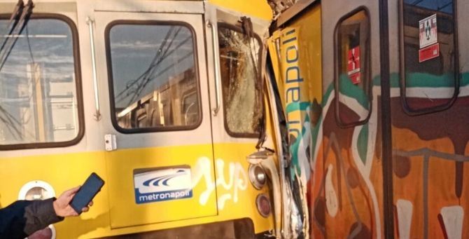 incidente metro napoli