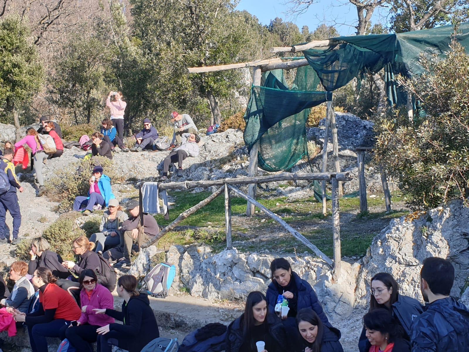 escursionisti Sentiero dei Limoni