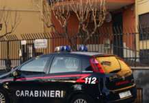 In giro senza patente e con banconote false: denunciate due persone