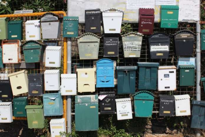 Lavoro-Poste-Italiane-Assume-Portalettere-Postini.-Requisiti-Selezioni-e-Sedi.-Come-Candidarsi-750x500