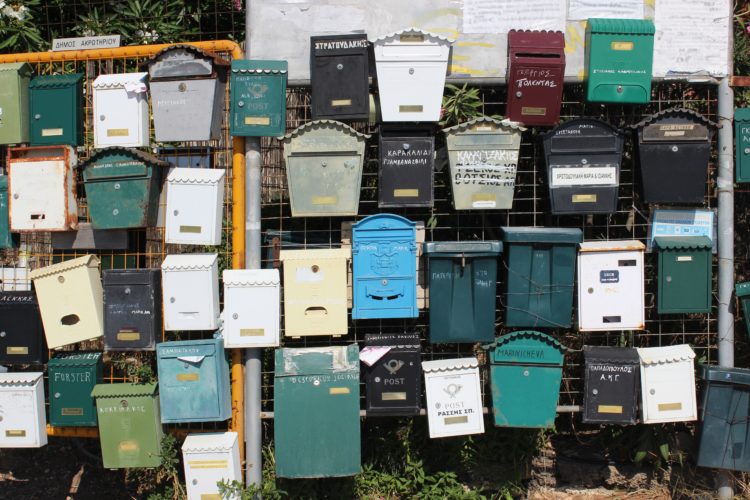 Lavoro-Poste-Italiane-Assume-Portalettere-Postini.-Requisiti-Selezioni-e-Sedi.-Come-Candidarsi-750x500