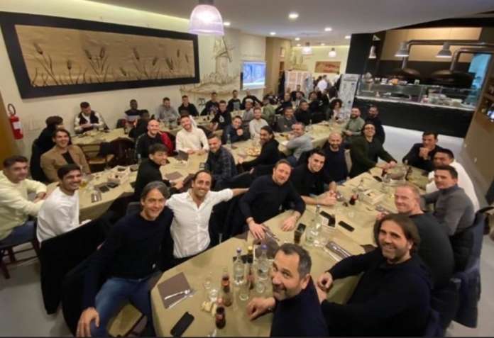 cena di gruppo