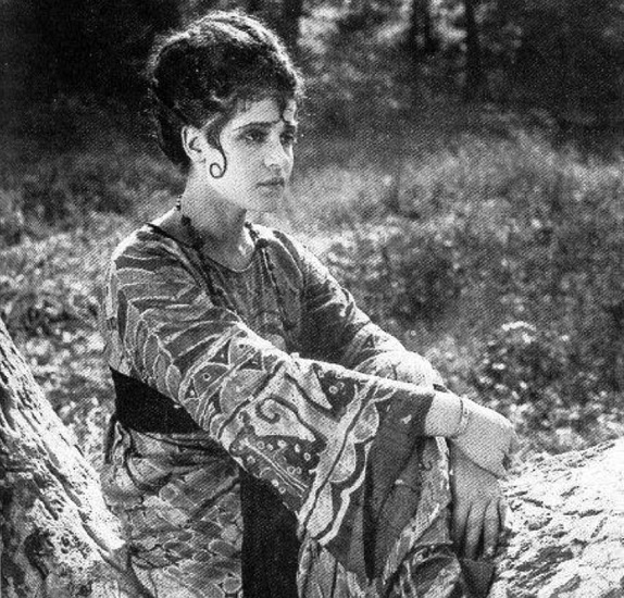 The_Tigers_Coat-tina-modotti_Thumb_HighlightCenter210654