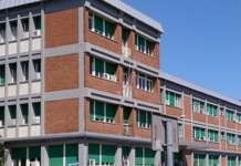 Variante Omicron, ritorno in classe per la scuola dei figli del manager