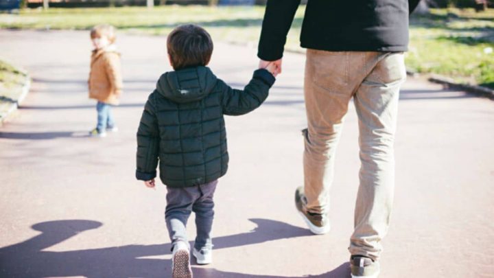 passeggiata genitore minore